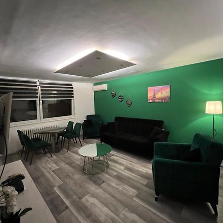 Apartman Omar Stan Na Dan Besplatan Parking 塞拉耶佛 外观 照片