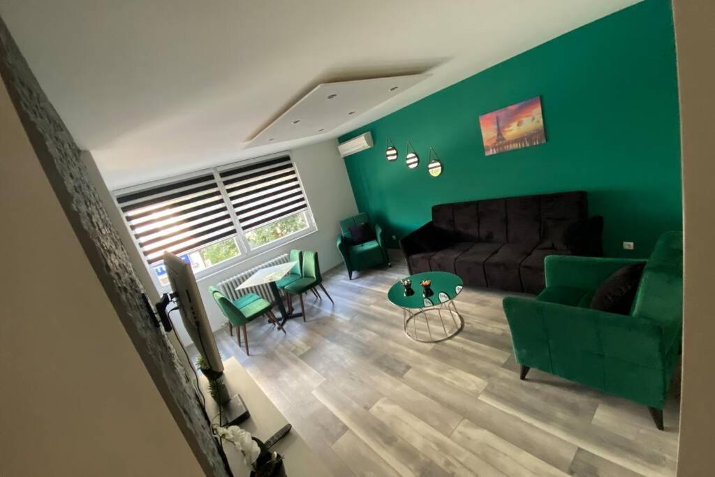 Apartman Omar Stan Na Dan Besplatan Parking 塞拉耶佛 外观 照片