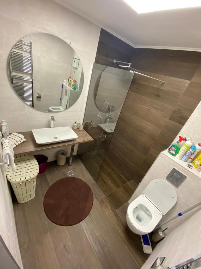 Apartman Omar Stan Na Dan Besplatan Parking 塞拉耶佛 外观 照片