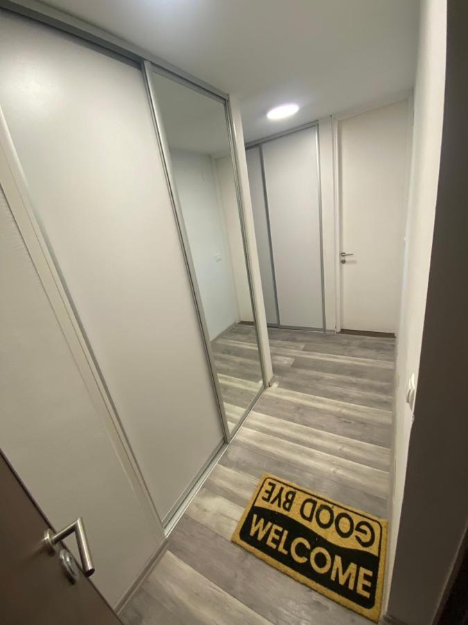Apartman Omar Stan Na Dan Besplatan Parking 塞拉耶佛 外观 照片
