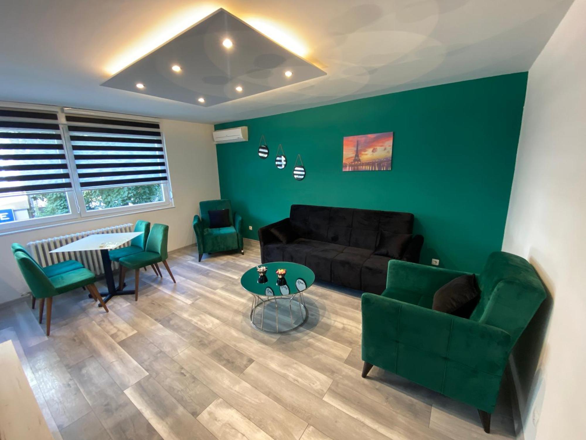 Apartman Omar Stan Na Dan Besplatan Parking 塞拉耶佛 外观 照片
