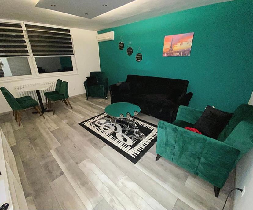 Apartman Omar Stan Na Dan Besplatan Parking 塞拉耶佛 外观 照片