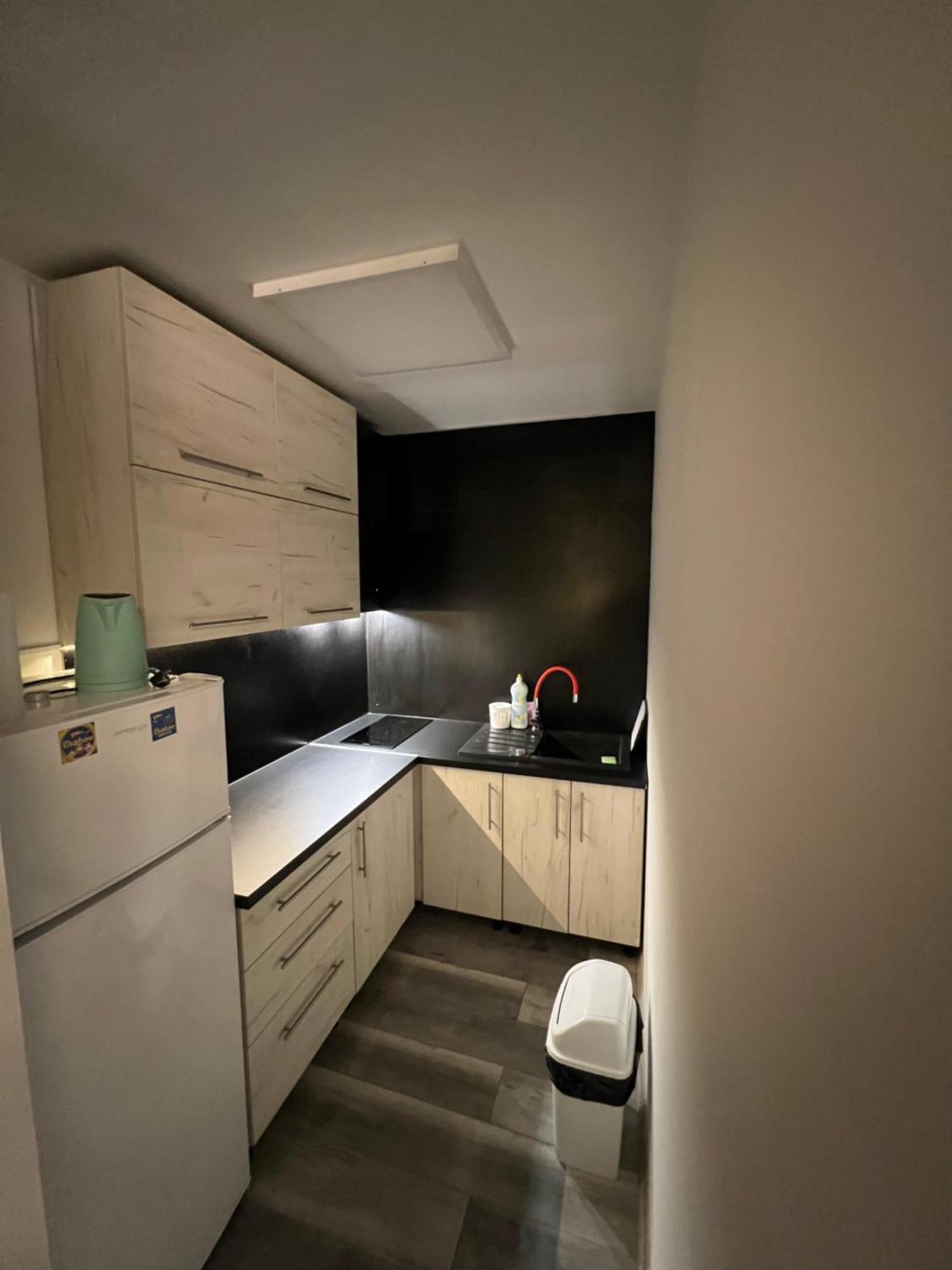 Apartman Omar Stan Na Dan Besplatan Parking 塞拉耶佛 外观 照片