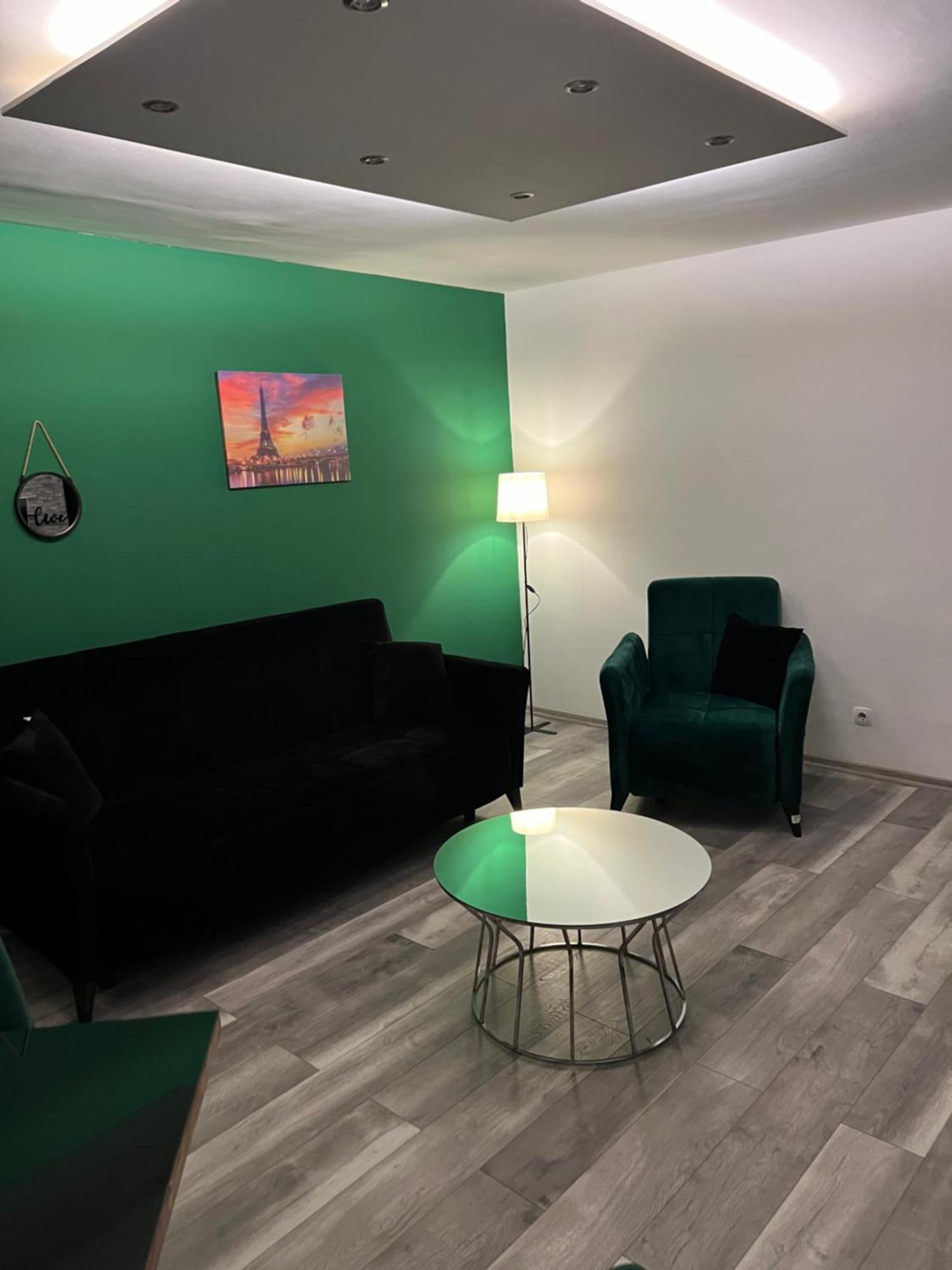 Apartman Omar Stan Na Dan Besplatan Parking 塞拉耶佛 外观 照片