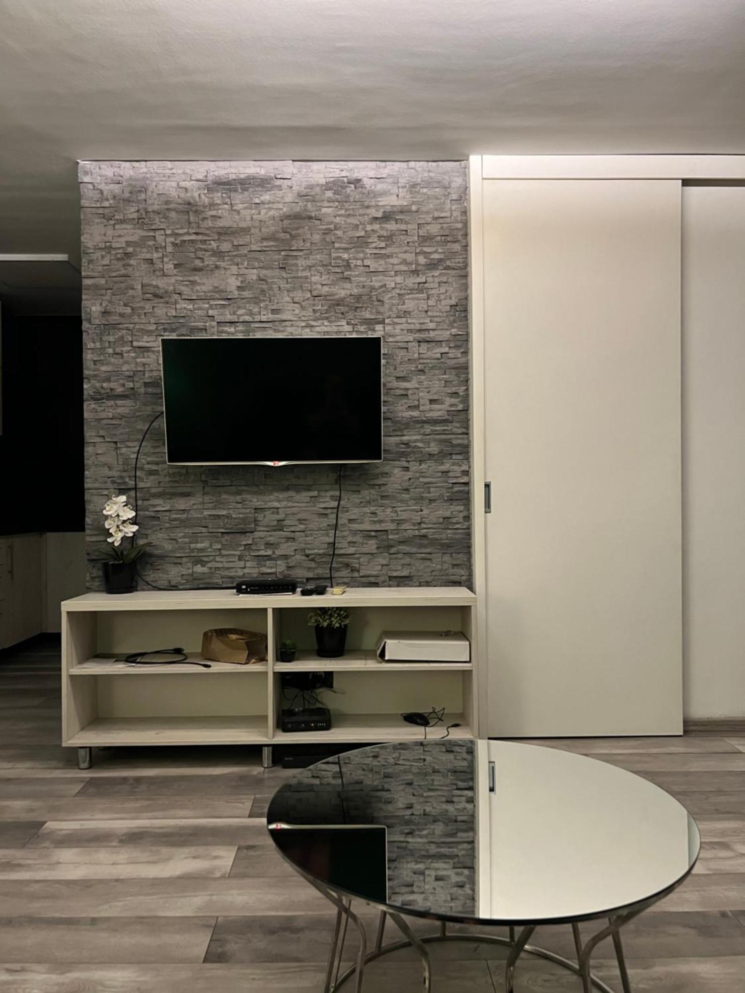 Apartman Omar Stan Na Dan Besplatan Parking 塞拉耶佛 外观 照片