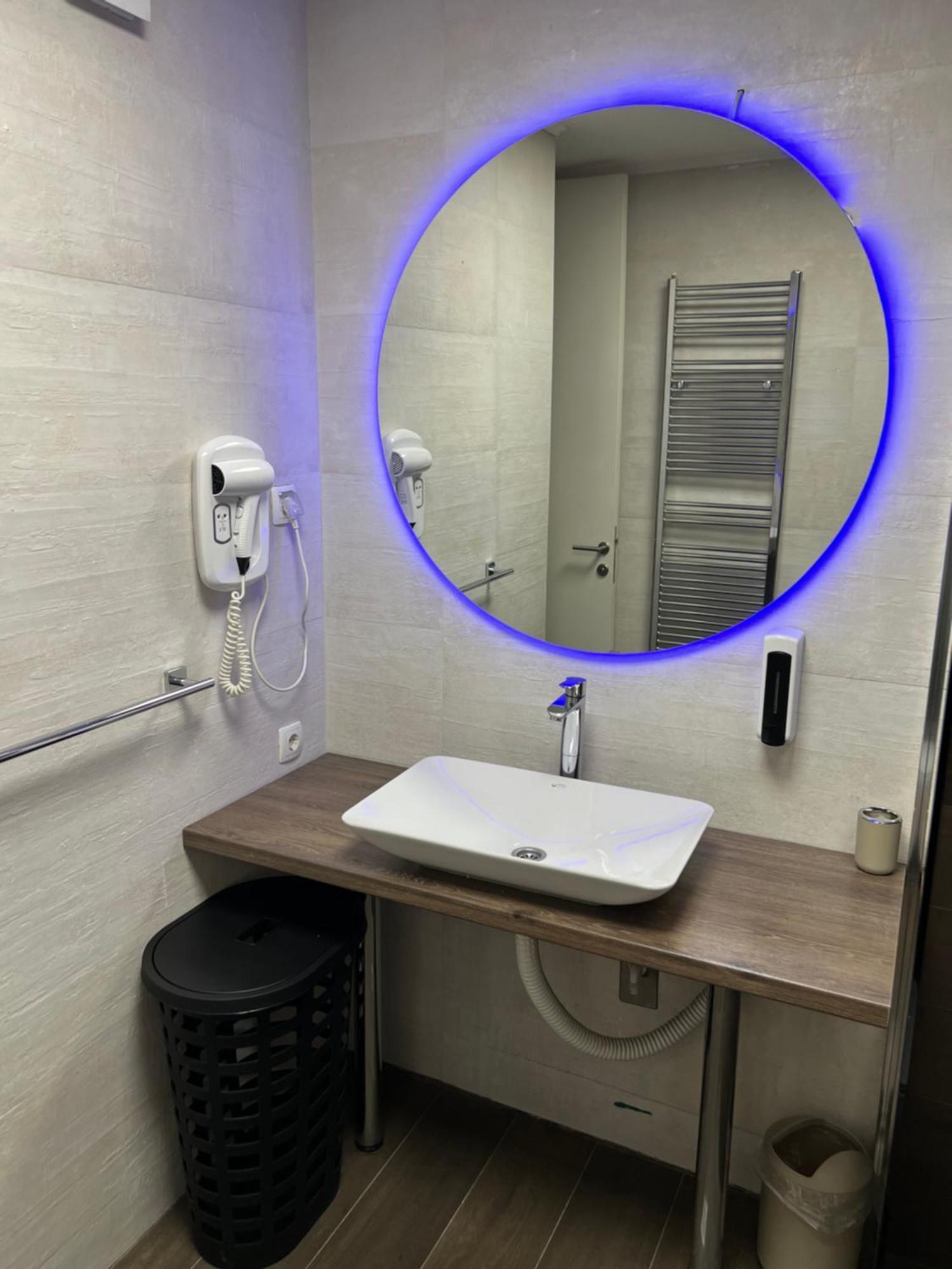Apartman Omar Stan Na Dan Besplatan Parking 塞拉耶佛 外观 照片